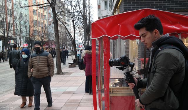 Hemşirelik öğrencisi çektiği videolarla para kazanmaya başladı