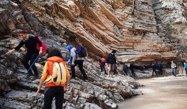 Eskişehirli doğa tutkunları Bilecik’in kanyonlarını gezdi