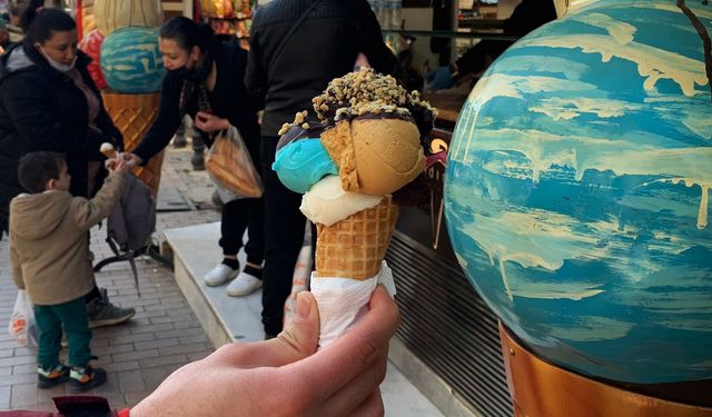 Güneş yüzünü gösterdi, dondurma tezgahları açıldı