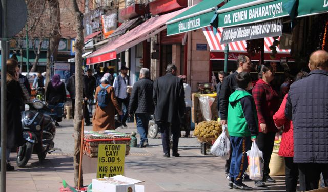 Güneşli havayı gören kendini dışarı attı