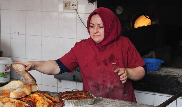 Evde başladığı ekmek pişirmede usta oldu (VİDEO HABER)