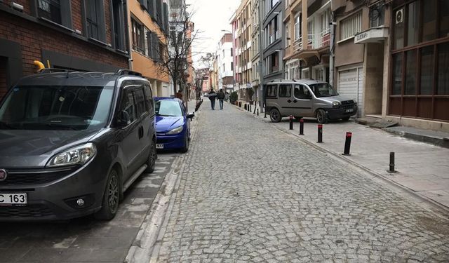 Kaldırımları vatandaştan çok araçlar kullanıyor