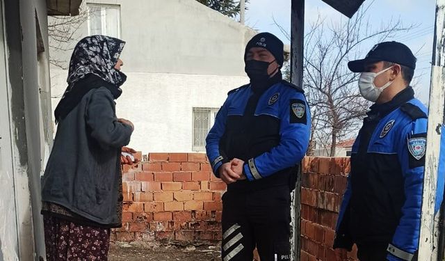 Polis ekipleri yaşlıları yalnız bırakmadı