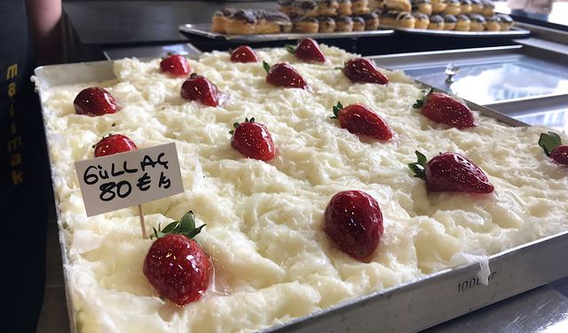 Ramazan ayının vazgeçilmezi güllaç tezgâhtaki yerini aldı