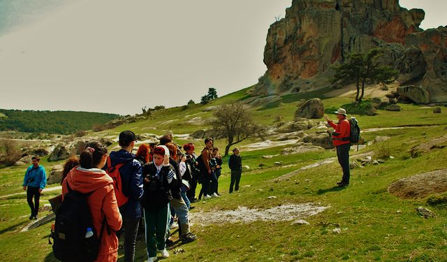 Üniversite öğrencilerinden Yazılıkaya’ya fotoğraf gezisi