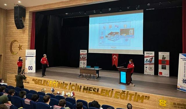 AKUT Eskişehir ekibinden öğrenciler için deprem semineri