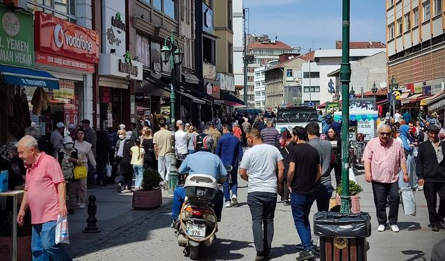 Hamamyolu Caddesi’nde bayram yoğunluğu başladı