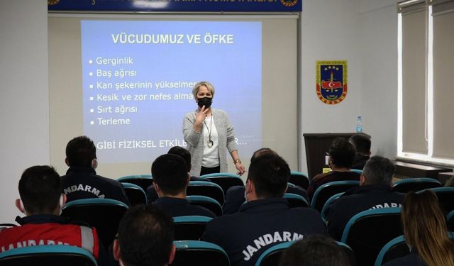 Jandarma ekipleri ‘Öfke ve Öfke Kontrolü’ eğitimi aldı