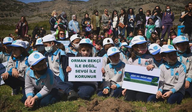 Öğrenciler lavantaları toprakla buluşturdu