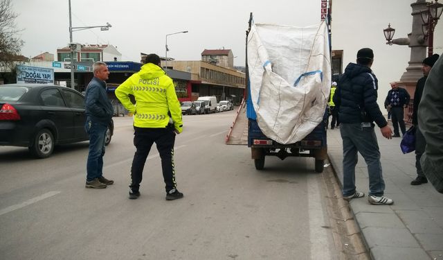 Polisle tartışan mülteciye vatandaşlar tepki gösterdi