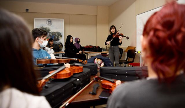 Gençler Tepebaşı’nda müzik yapmayı öğreniyor