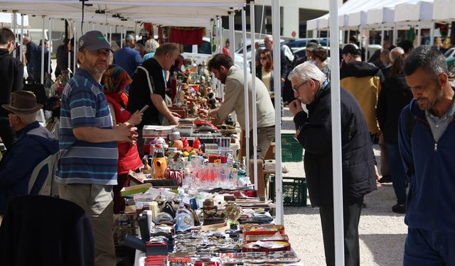 Eskişehir Antika Pazarı’na yoğun ilgi