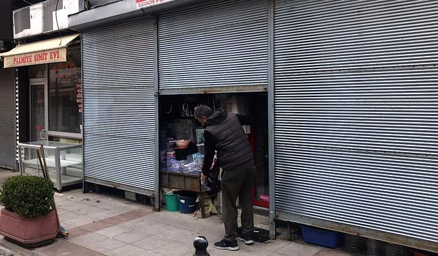 Bayramın son gününde kepenkler kalkmaya başladı