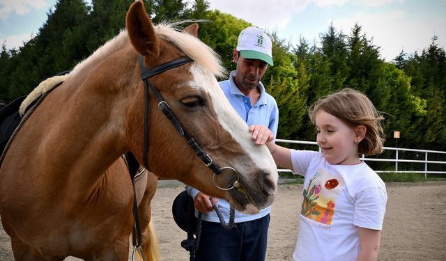 Çocuklar Doğal Yaşam Merkezi’nde ata binme keyfi yaşadılar