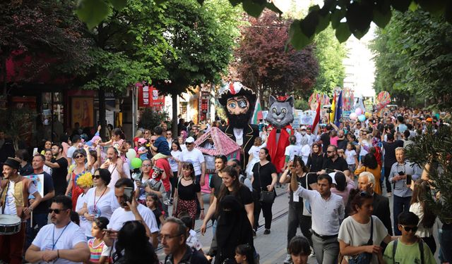 Eskişehir sokaklarında "Kukla Festivali" coşkusu