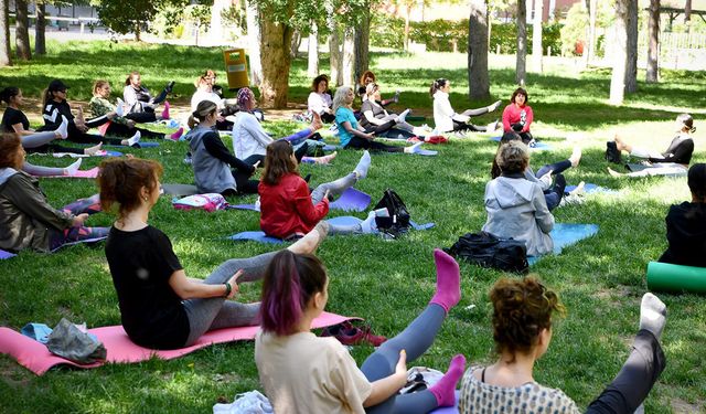 Açık havada yoga keyfi