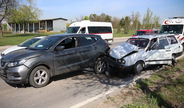 Eskişehir-Ankara karayolunda zincirleme trafik kazası