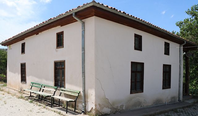 Tarihi camii restorasyon bekliyor