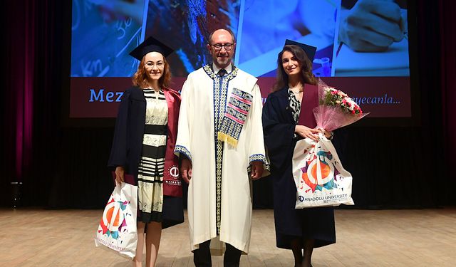 Anadolu Üniversitesi lisansüstü mezunlarını uğurladı