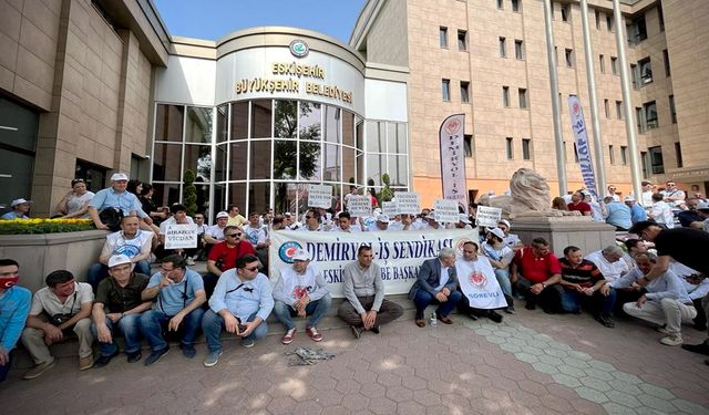 ESTRAM işçileri eylemde bordro yaktı, sakal kesmeme kararı aldı