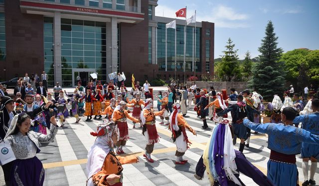 ESOGÜ'de Üniversiteler Arası Halk Dansları ve Müzik Festivali başladı