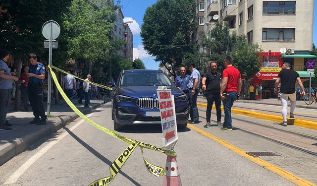 Şehrin göbeğinde yol kesip kadın sürücüyü vurdu