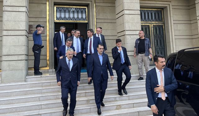 Bakan Dönmez, Vali Ayyıldız’ı makamında ziyaret etti