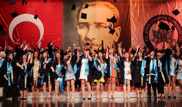 ESOGÜ Diş Hekimliği Fakültesi 2022 mezunlarını verdi