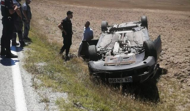 Takla atan otomobildeki kadın ve 2 çocuğu yaralandı