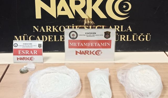 Çorap içinde uyuşturucu madde saklayan 2 şüpheli yakalandı