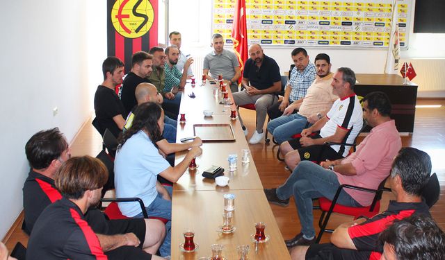 Eskişehirspor Teknik Direktörü Biçer basınla buluştu