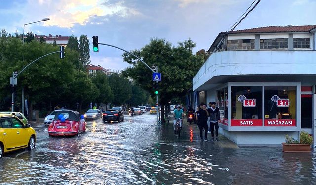 Eskişehir için kuvvetli sağanak ve fırtına uyarısı