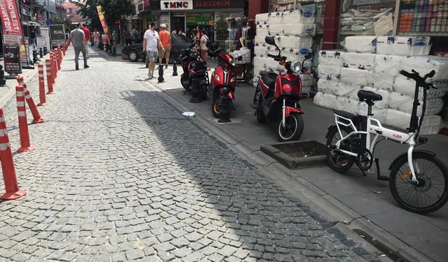 Kaldırımlar yayalardan çok motosikletlerin kullanım alanı oluyor