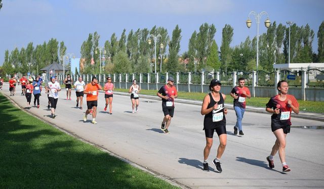 Anadolu Üniversitesi LÖSEV için koştu