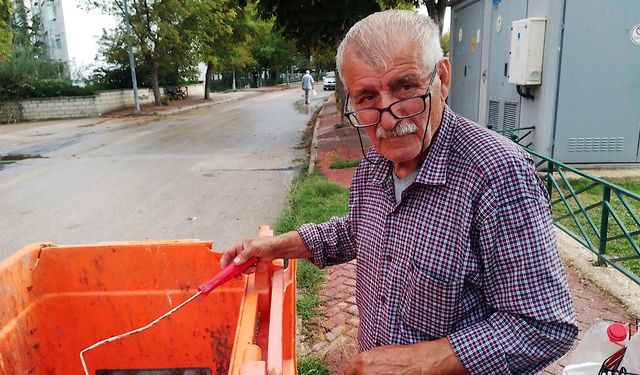 75’lik delikanlı günde 10 kilometre yürüyerek atık topluyor