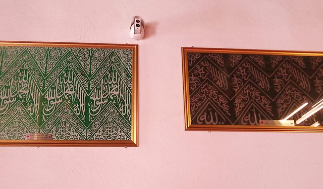 Mukaddes emanetleri tarihi Sivrihisar Ulu Camii’ne bağışladı