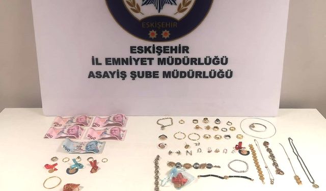 240 bin liralık ziynet eşyasını çalan 2 kişi yakalandı