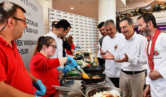 Down sendromlu çocukların yemek yarışmasında kaybeden olmadı