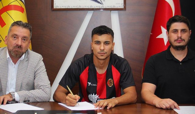 Eskişehirspor’da 3 futbolcu ile profesyonel sözleşme imzalandı