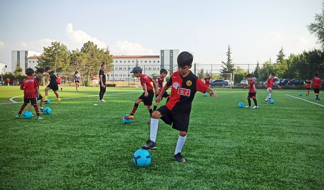 Eskişehirspor'dan altyapıya 320 futbolcu (VİDEO HABER)