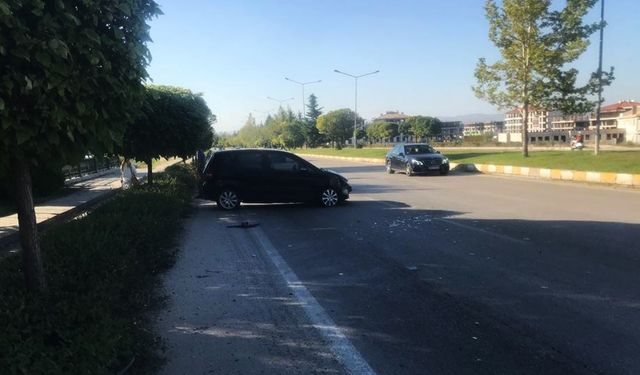 Eskişehir’de iki otomobil çarpıştı