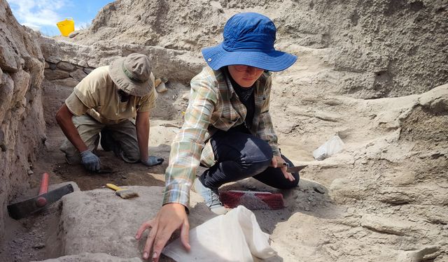 Şarhöyük'te bulunan 6 bin yıllık parçalar tarihe ışık tutacak (VİDEO HABER)