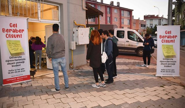 Öğrencilere sunulan ücretsiz yemeğe ilgi yoğun