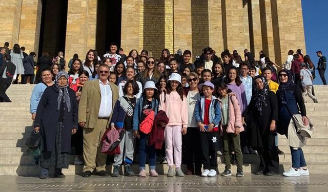 Ortaokul öğrencilerinden Anıtkabir'e ziyaret