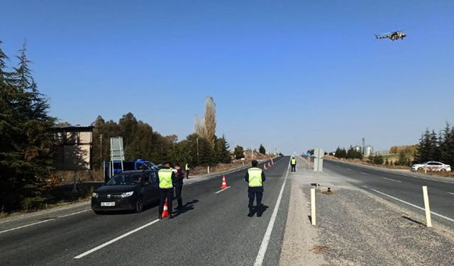 Jandarmanın helikopterle trafik denetimleri