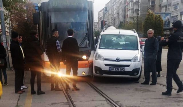 Tramvay kazası trafiği felç etti