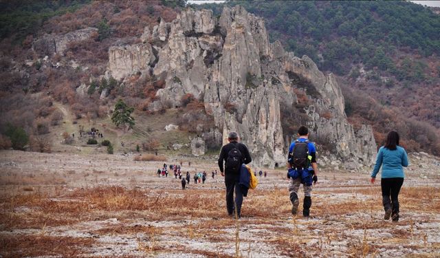 Yılanlı Vadi’de 20 kilometre yürüdüler