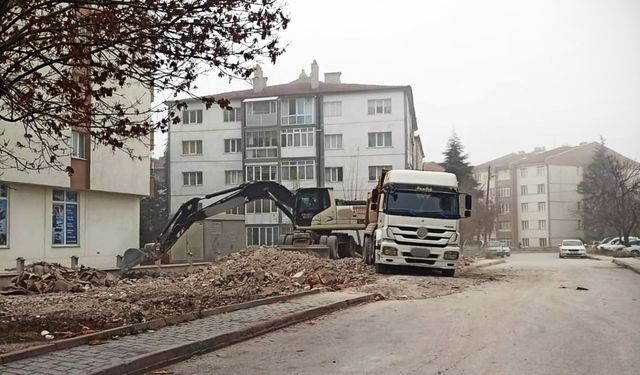 Metruk binalar yıkılıyor