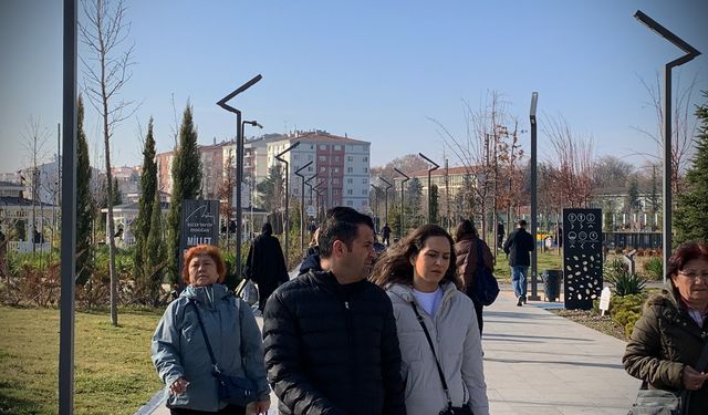 Eskişehirliler güzel havanın tadını Millet Bahçesi’nde çıkardı