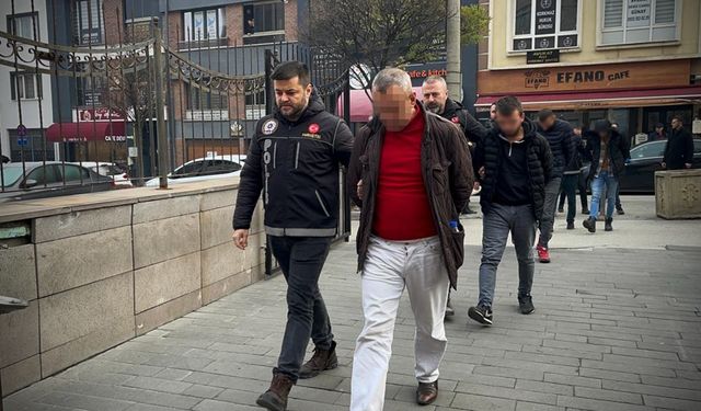 Uyuşturucu şüphelisi 8 kişi adliyeye çıkarıldı